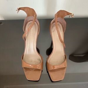 Nude Heels 7.5